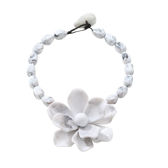 Ladies Bead Chain Necklace With Exaggerated Big Flower Pendant Acrylic Material Geometric Pattern Polishing Treatment