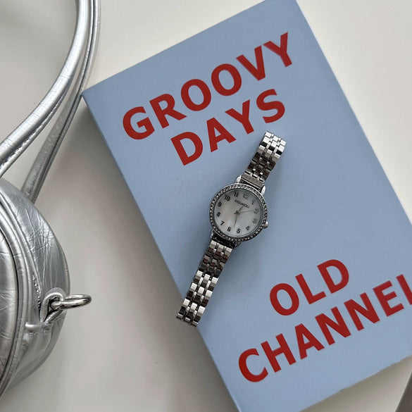 Ladies Casual Metal Quartz Watch With Round Dial And Steel Band