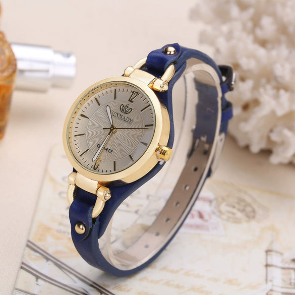 Ladies Casual Pu Leather And Alloy Quartz Watch With Rivet Punk Style