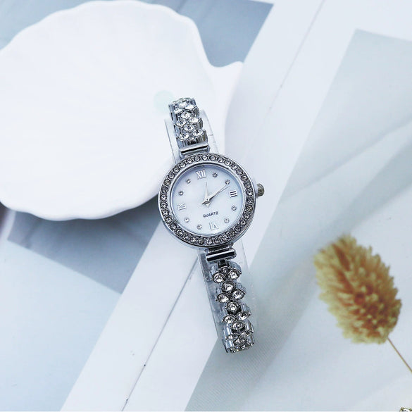 Ladies Fashionable Alloy Bracelet Watch With Round Dial And Spiral Crown