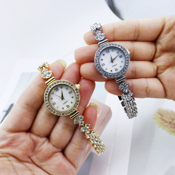 Ladies Fashionable Alloy Bracelet Watch With Round Dial And Spiral Crown