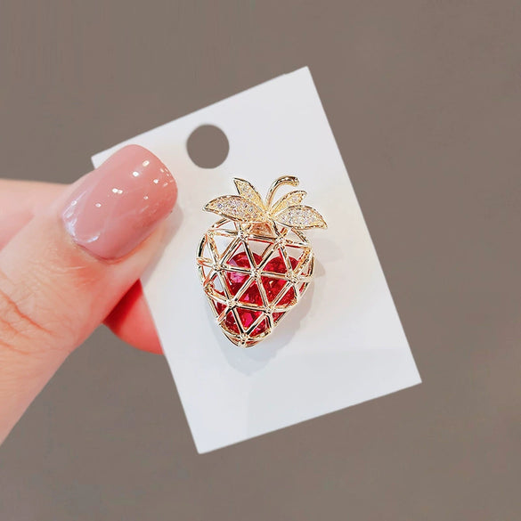 Ladies Highend Alloy Antilight Strawberry Flowerstyled Electroplated Brooch Small Jewelry For Suit Accessories