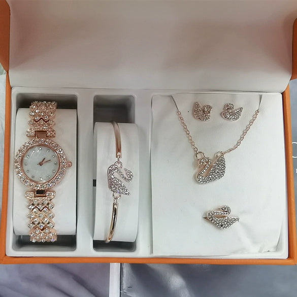 Ladies Leisure Quartz Watch With Alloy Case And Stainless Steel Strap And Buckle In Round Dial Shape