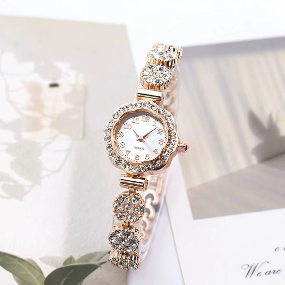 Ladies Luxury Rhinestone Alloy Wristwatch Round Dial Fashion Temperament Bracelet Watch