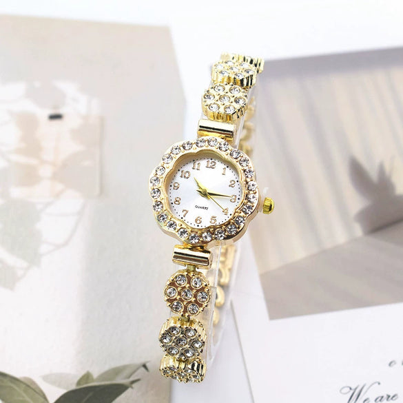 Ladies Luxury Rhinestone Alloy Wristwatch Round Dial Fashion Temperament Bracelet Watch