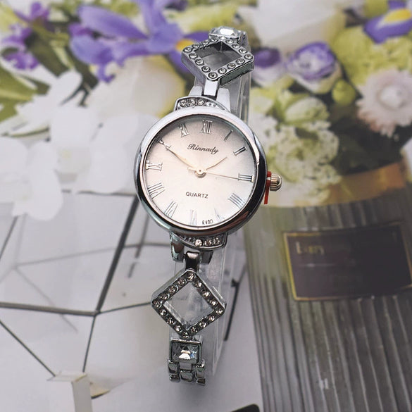 Ladies Quartz Bracelet Watch Flower Shaped Alloy Encrusted With Diamond Leisure Style