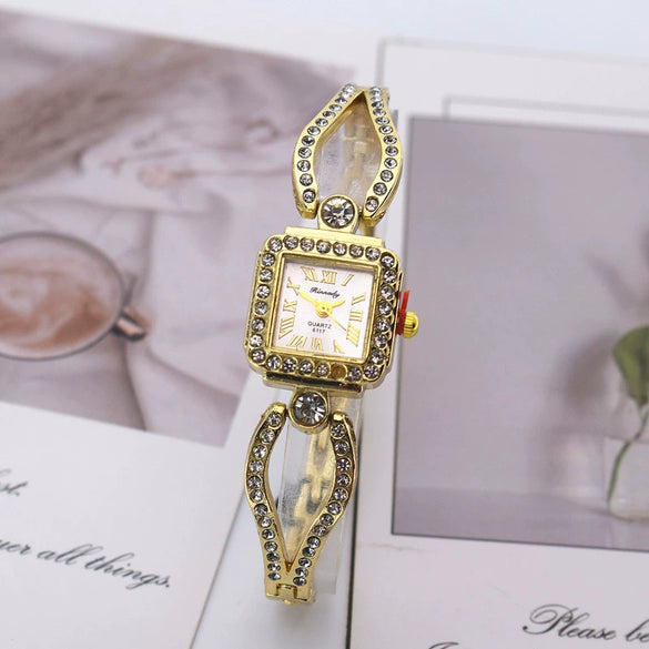 Ladies Quartz Bracelet Watch Flower Shaped Alloy Encrusted With Diamond Leisure Style