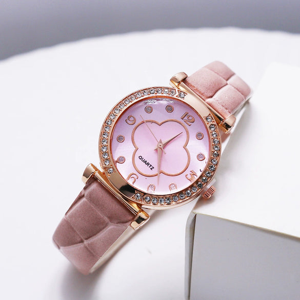 Ladies Quartz Leather And Alloy Watch With Fourleaf Clover Design Pu Strap Stainless Steel Buckle Round Dial
