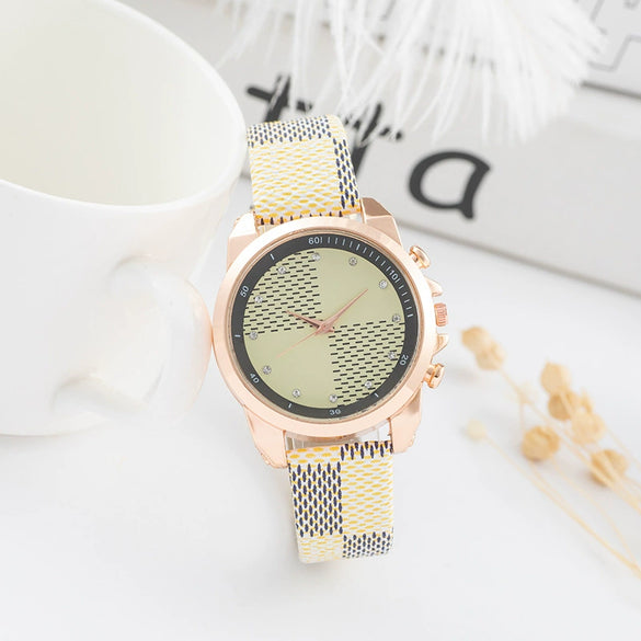 Ladies Quartz Watch Alloy Case Imitation Leather Strap Round Dial Leisure Style
