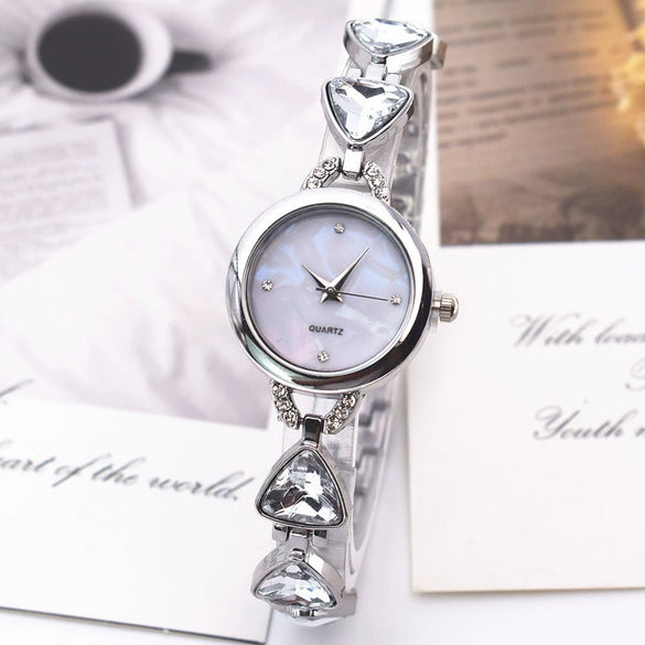 Ladies Quartz Watch Alloy Strap Round Dial Leisure Style