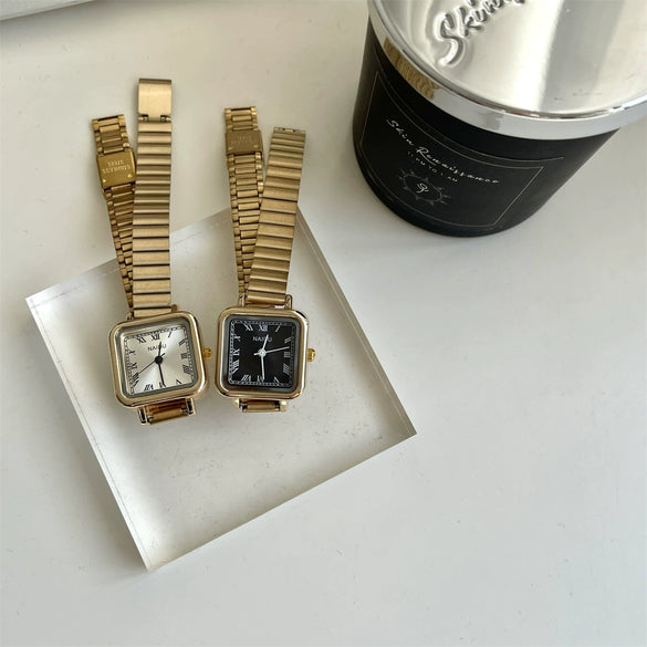 Ladies Retro Quartz Watch Alloy Case Gold Buckle Round Dial
