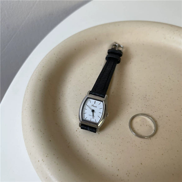 Ladies Retro Small Square Alloy Case Quartz Watch With Barrel Dial And Leisure Style