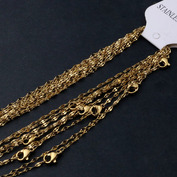Ladies Stainless Steel Lip Necklace With Water Corrugated Chain And Electroplating Process