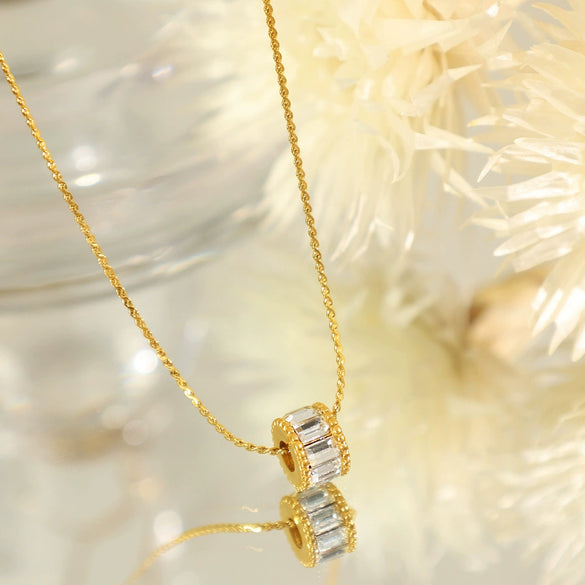 Ladies 316L Stainless Steel Clavicle Chain Jewelry With Microinlaid Full Diamond Small Waist Pendant And Geometric Style Electroplated