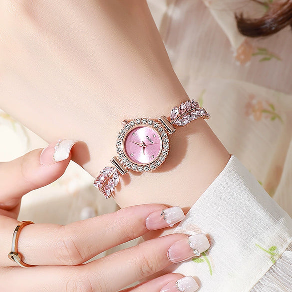 Ladies Watch Alloy Case Plastic Strap Round Dial Fashion