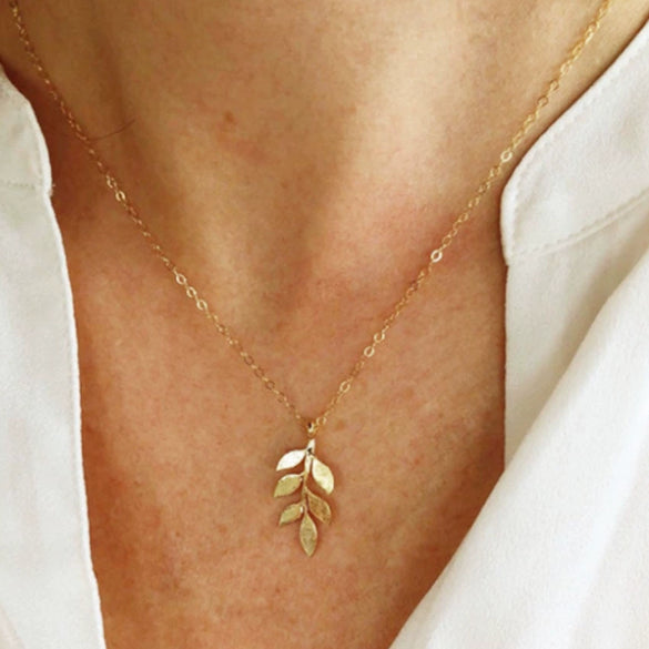 Leaf Pendant Long Necklace For Women Alloy Pendant With Electroplating Water Wave Chain Creative Retro Simple Design