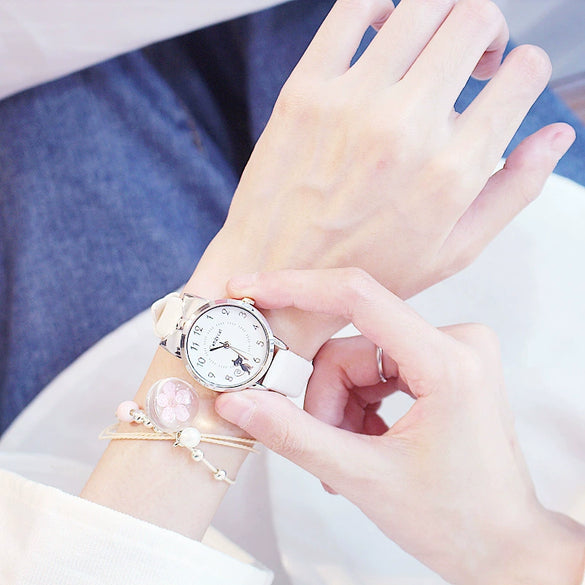 Leisure Female Alloy Ordinary Glass Mirror Pin Buckle Imitation Leather Quartz Watch With Round Dial And Kitten Ears Flower Design