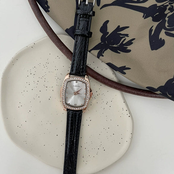 Leisure Female Student Watch With Alloy Case And Ordinary Glass Mirror Square Dial