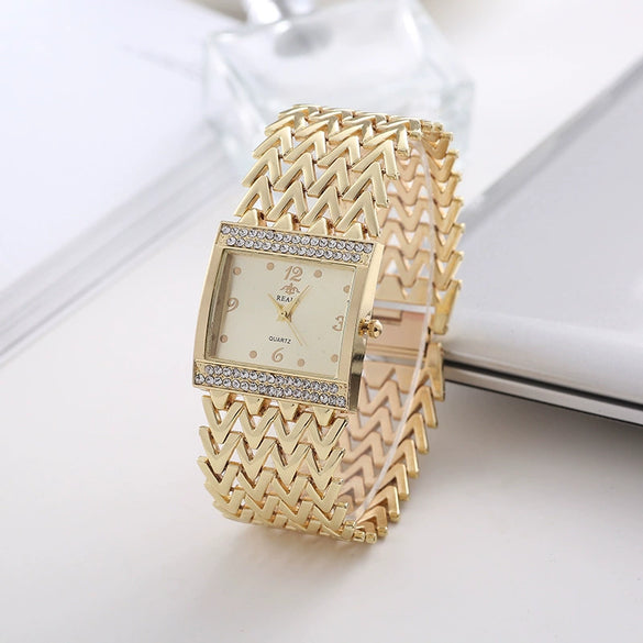 Leisure Ladies Bracelet Watch Alloy And Stainless Steel Round Dial