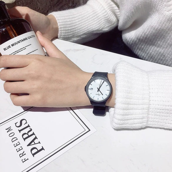 Leisure Quartz Watch For Female Middle School Students Alloy Case Silicone Strap Stainless Steel Clasp Round Dial Ordinary Glass Mirror