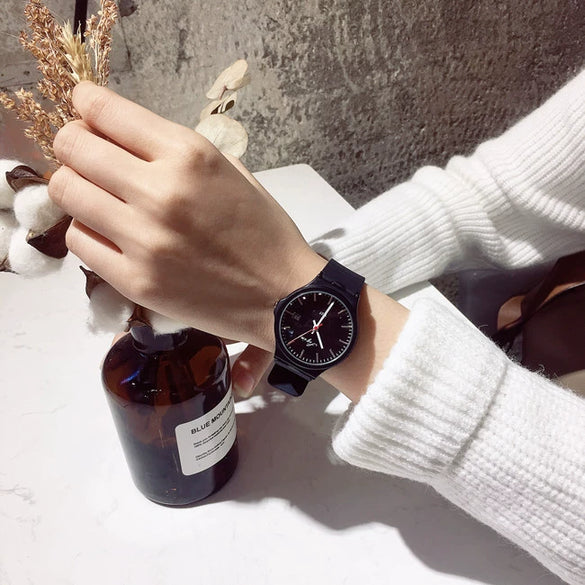 Leisure Quartz Watch For Female Middle School Students Alloy Case Silicone Strap Stainless Steel Clasp Round Dial Ordinary Glass Mirror