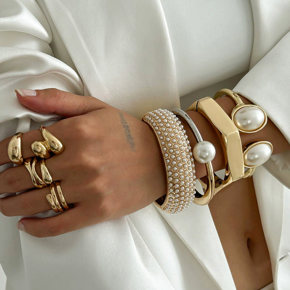 Leisure Style Pearl And Alloy Open Trim Oval Bracelet With Electroplating