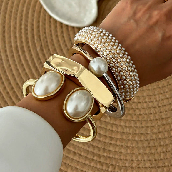 Leisure Style Pearl And Alloy Open Trim Oval Bracelet With Electroplating