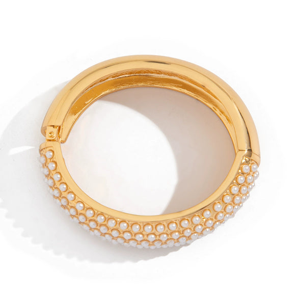 Leisure Style Pearl And Alloy Open Trim Oval Bracelet With Electroplating