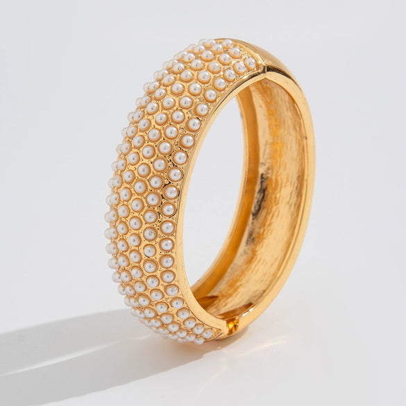 Leisure Style Pearl And Alloy Open Trim Oval Bracelet With Electroplating