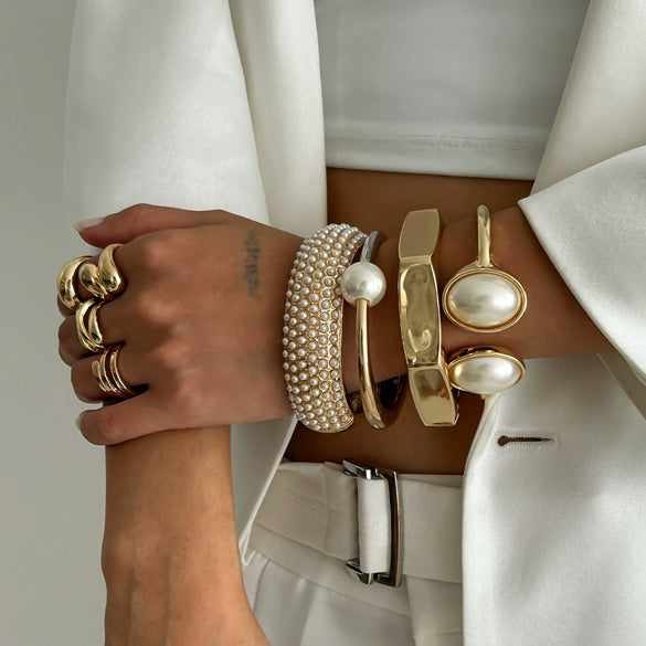 Leisure Style Pearl And Alloy Open Trim Oval Bracelet With Electroplating