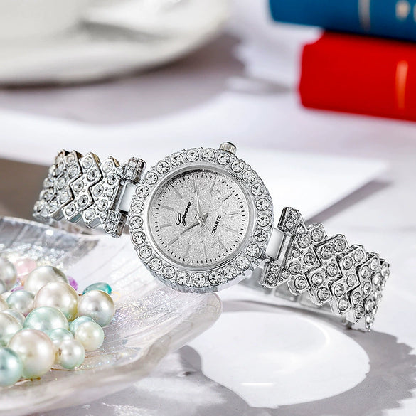 Leisure Women's Alloy Bracelet Watch With Round Dial And Quartz Movement