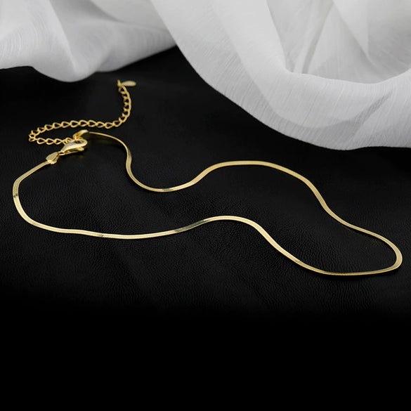 Light Luxury Elegant Simple Sterling Silver And Copper Blade Clavicle Chain Necklace With Geometric Design For Women