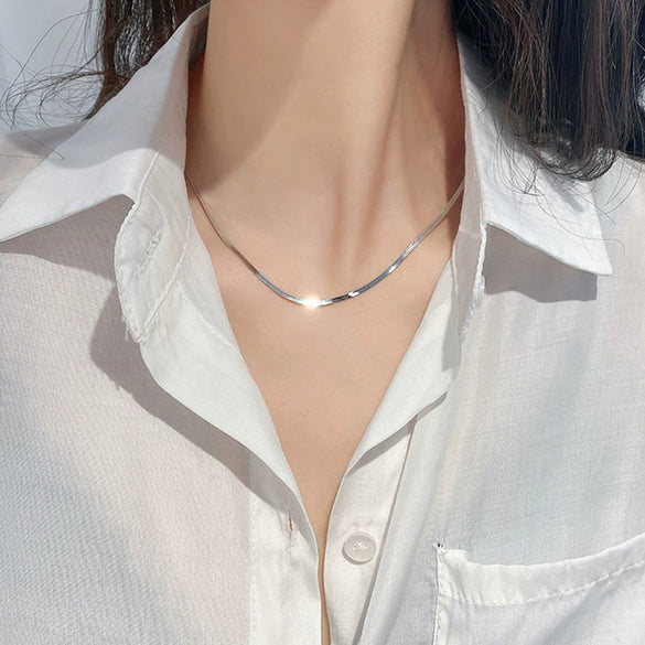 Light Luxury Elegant Simple Sterling Silver And Copper Blade Clavicle Chain Necklace With Geometric Design For Women