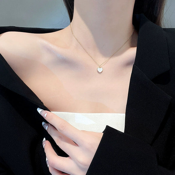 Light Luxury Fashion Love Heart Titanium Steel Necklace Women's Niche Choker Clavicle Chain With Gold Inlaid