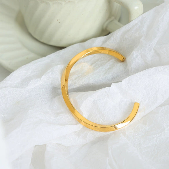 Light Luxury Fashion 316L Stainless Steel Goldplated Mobius Ring Open Bracelet Jewelry