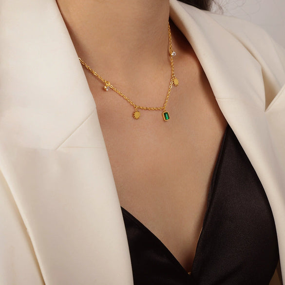 Light Luxury Geometric 316L Stainless Steel Goldplated Emerald Inlaid Zircon Pendant Necklace For Women