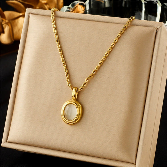 Light Luxury Niche Design Black And White Gem Metal Retro Twist Chain Necklace Titanium Steel Geometric Pattern Electroplating For Women