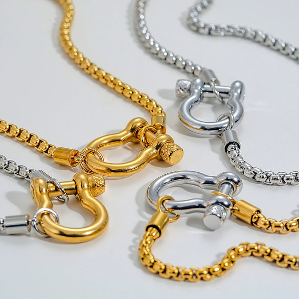 Light Luxury Style Geometric Carabiner Necklace Stainless Steel Box Chain With 18K Gold Plated Electroplating For Couple Men And Women