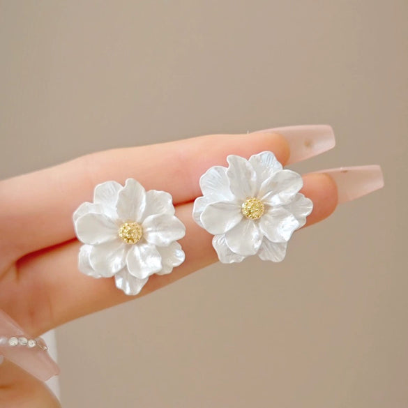 Light Luxury Texturous Camellia Flower Zinc Alloy Electroplated Women's Ear Studs