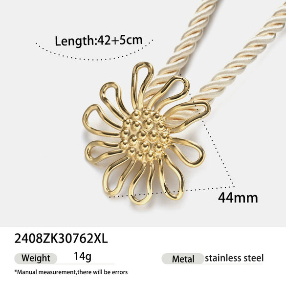 Light Luxury Trendy All Match Conch Sea Star Sun Necklace Made Of 18K Gold And Stainless Steel