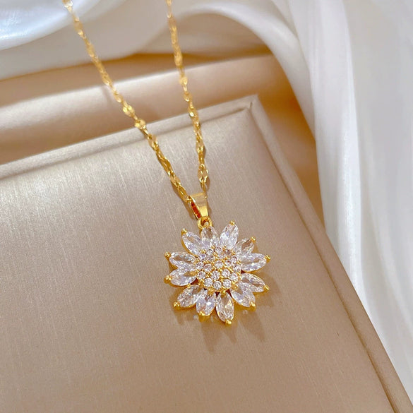 Light Luxury Women's Sunflower Pattern Titanium Steel Water Wave Chain Necklace With Electroplating