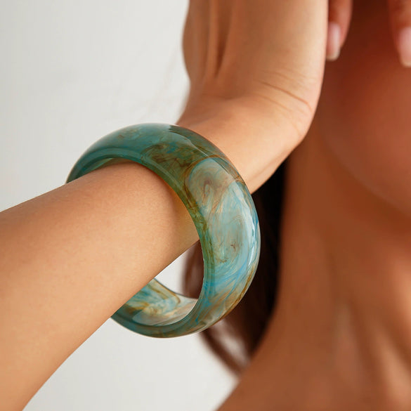 Literary Retro Round Acrylic Bracelet For Women With Electroplating Treatment
