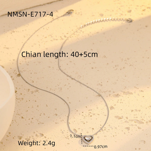 Love Pendant Titanium Steel And Stainless Steel Clavicle Chain For Women With Peach Heart Shape And Electroplating Treatment