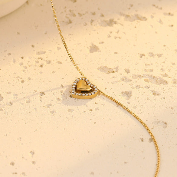 Love Pendant Titanium Steel And Stainless Steel Clavicle Chain For Women With Peach Heart Shape And Electroplating Treatment