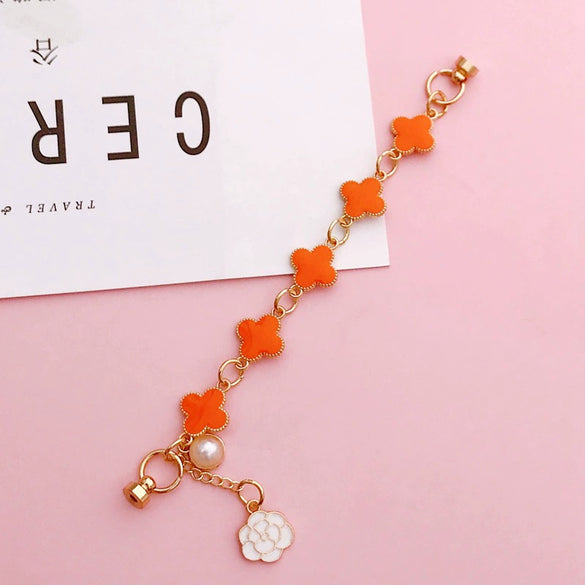 Lucky Fourleaf Clover Zinc Alloy Bracelet Phone Case Accessories With Oil Dropping And Plating Process And Turnbuckle Fixation