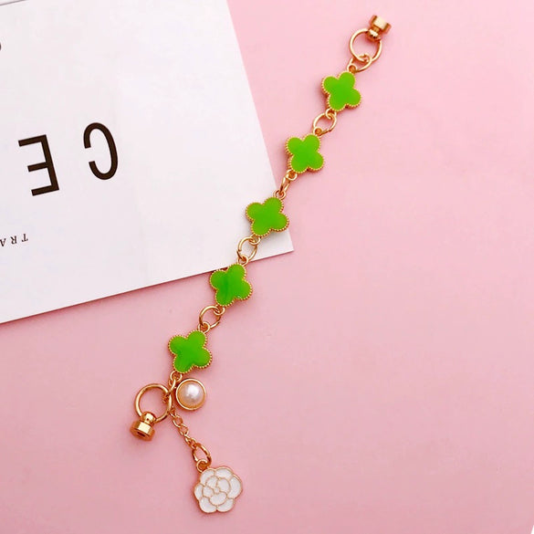 Lucky Fourleaf Clover Zinc Alloy Bracelet Phone Case Accessories With Oil Dropping And Plating Process And Turnbuckle Fixation