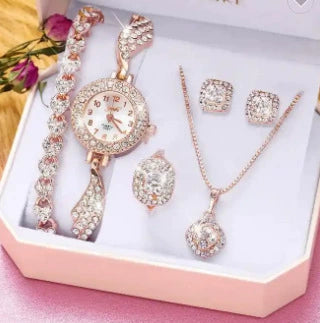 Luxury Ladies Quartz Bracelet Watch With Alloy Case And Stainless Steel Clasp Round Dial Fashion Style