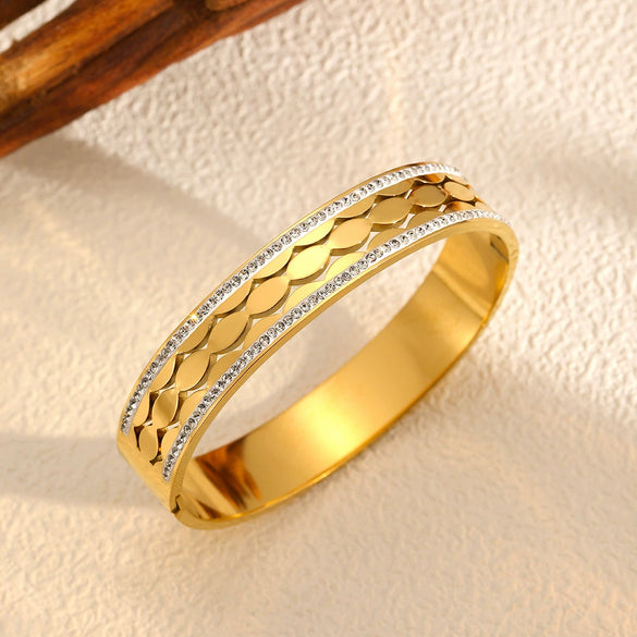 Luxury Titanium Steel Wave Double Row Drill Butterfly Bracelet 18K Vacuum Plating Polish