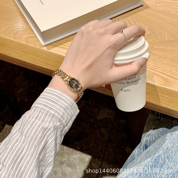 Medieval Retro Oval Alloy Case Women's Quartz Watch