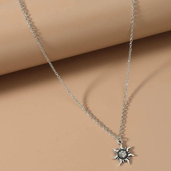Men's Alloy Geometric Sun Pendant Rope Clavicle Chain With Electroplating